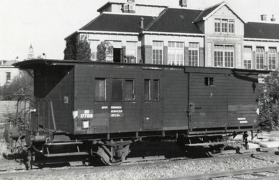 170301 Afbeelding van werkwagen NS 177010 van het seinwezen van de N.S. te Groningen.